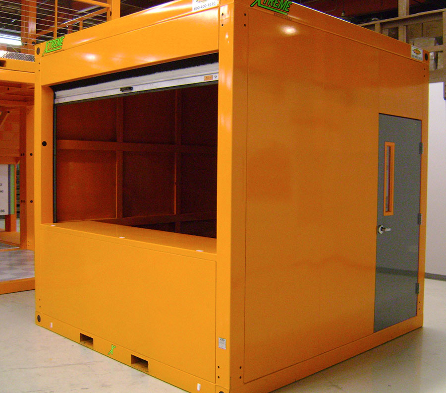 Catering cubes can be equipped with roll-up counter door.
